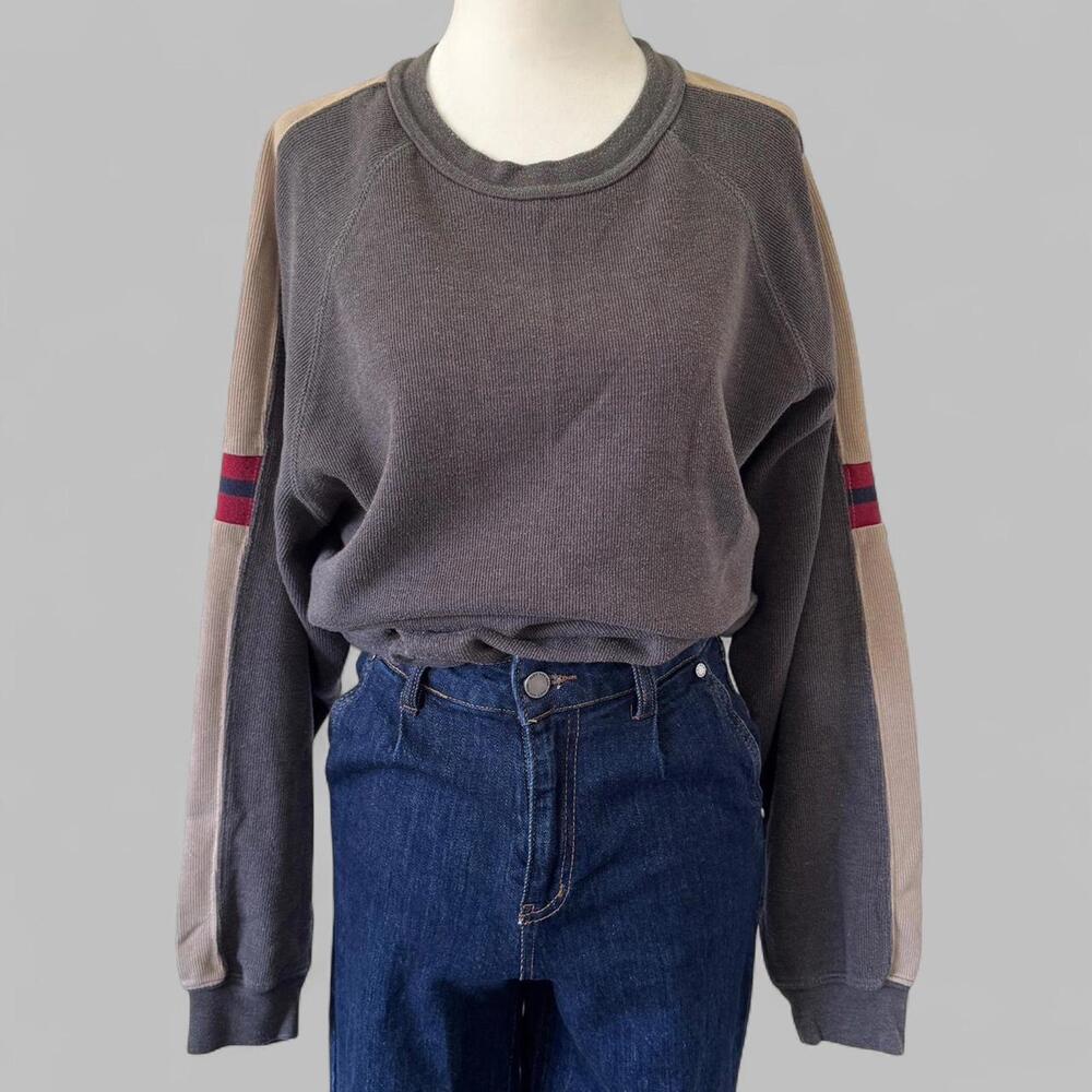 Vintage y2k Faded Flory grey sweatshirt with cream and red sleeves